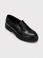 Mocasín de vestir negro con plataforma