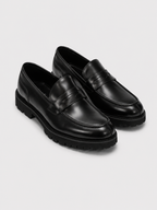 Mocasín de vestir negro con plataforma