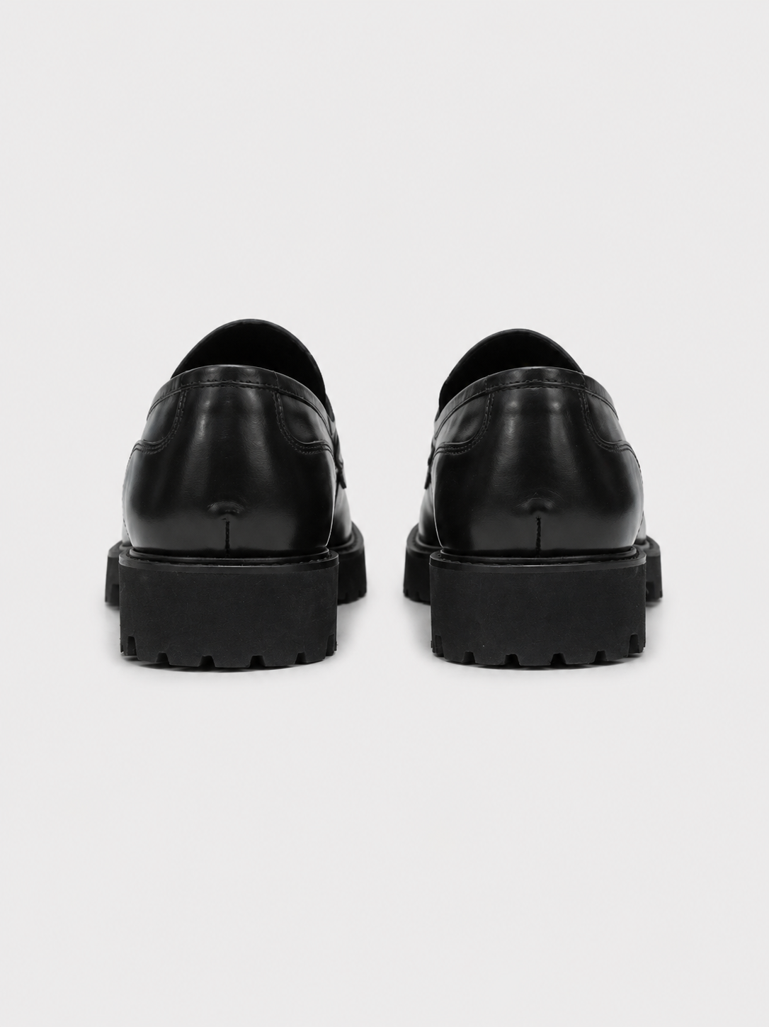 Mocasín de vestir negro con plataforma