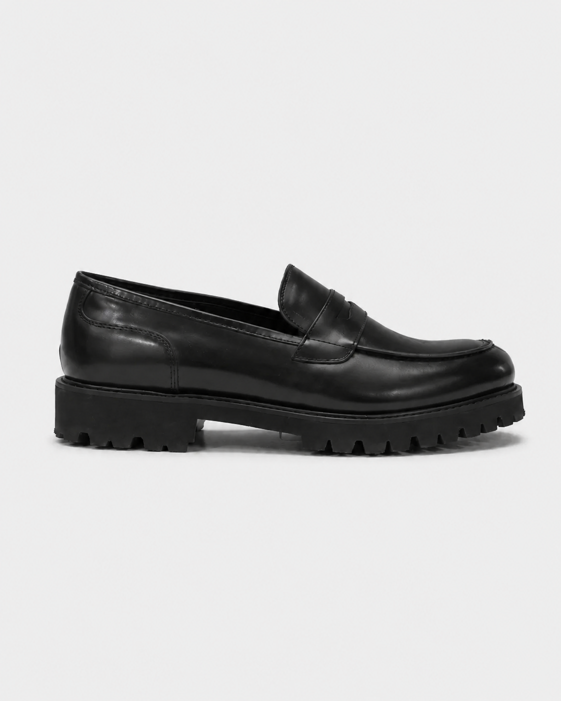 Mocasín de vestir negro con plataforma