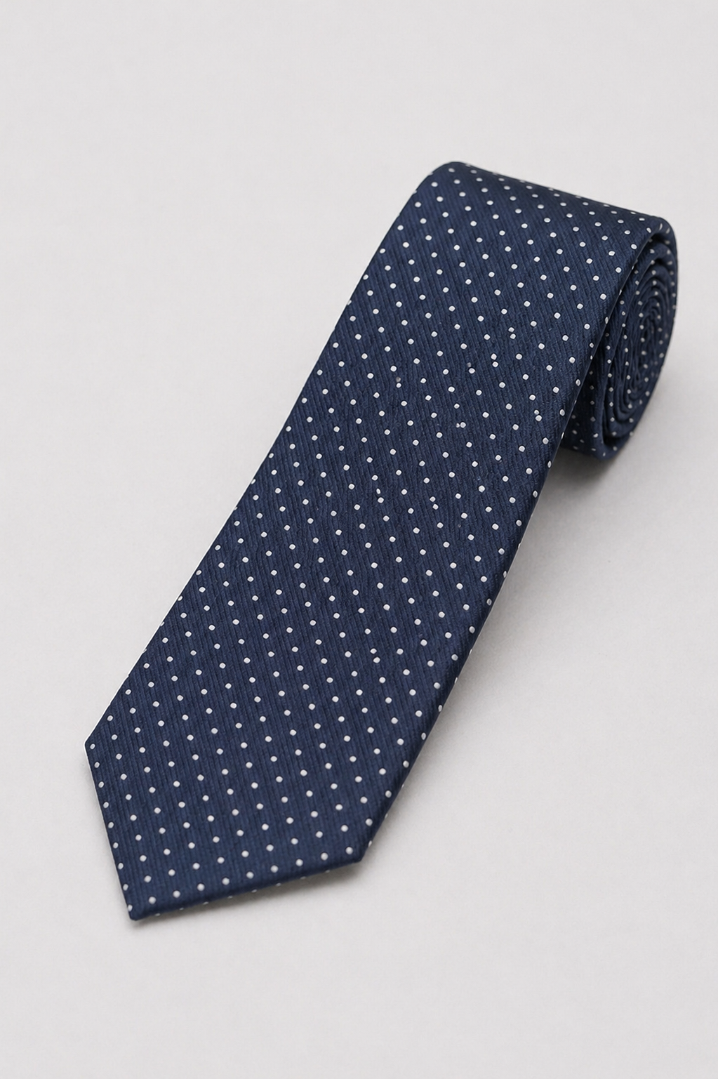 Corbata azul marino de puntos