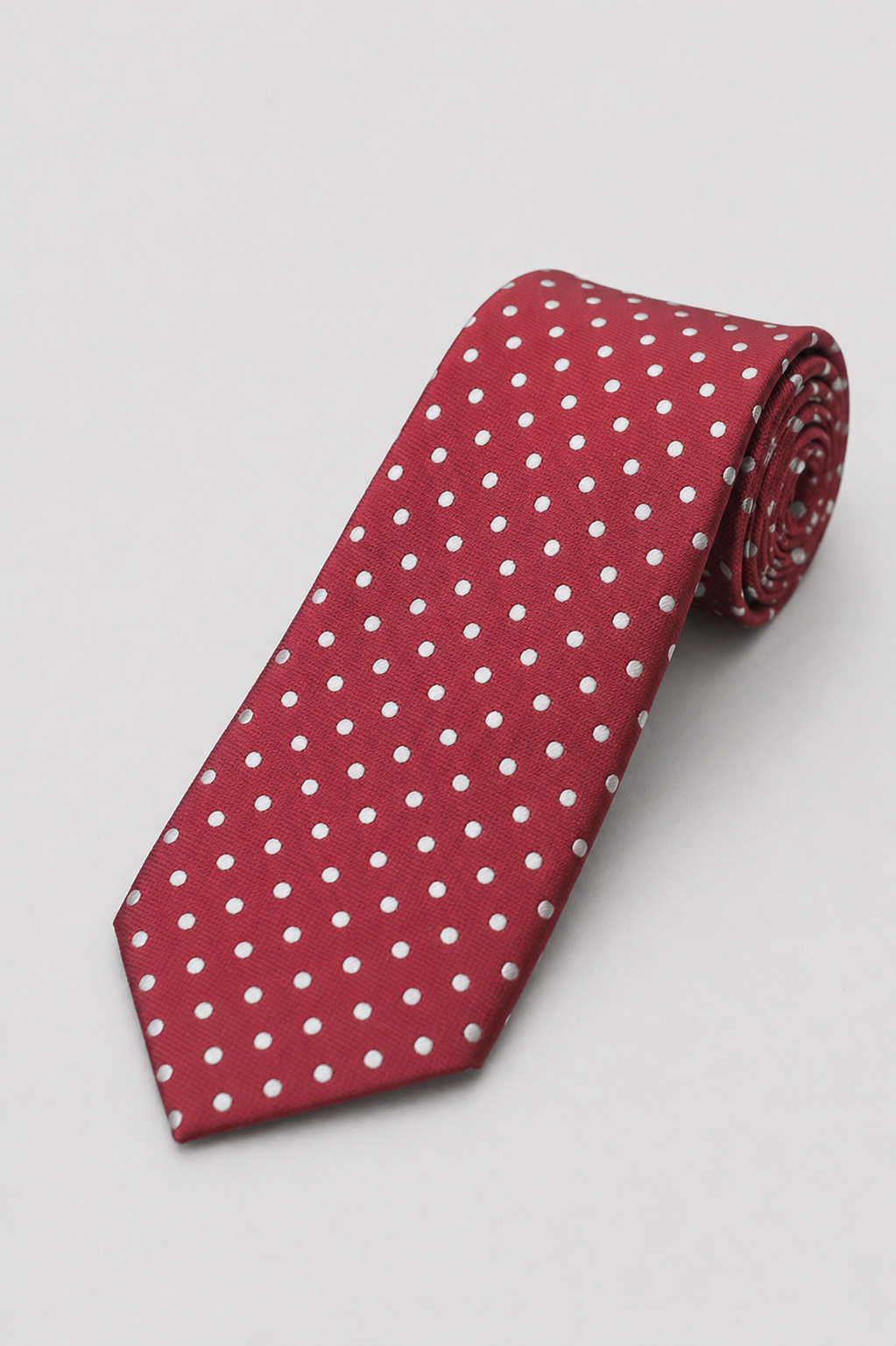 Corbata roja de puntos