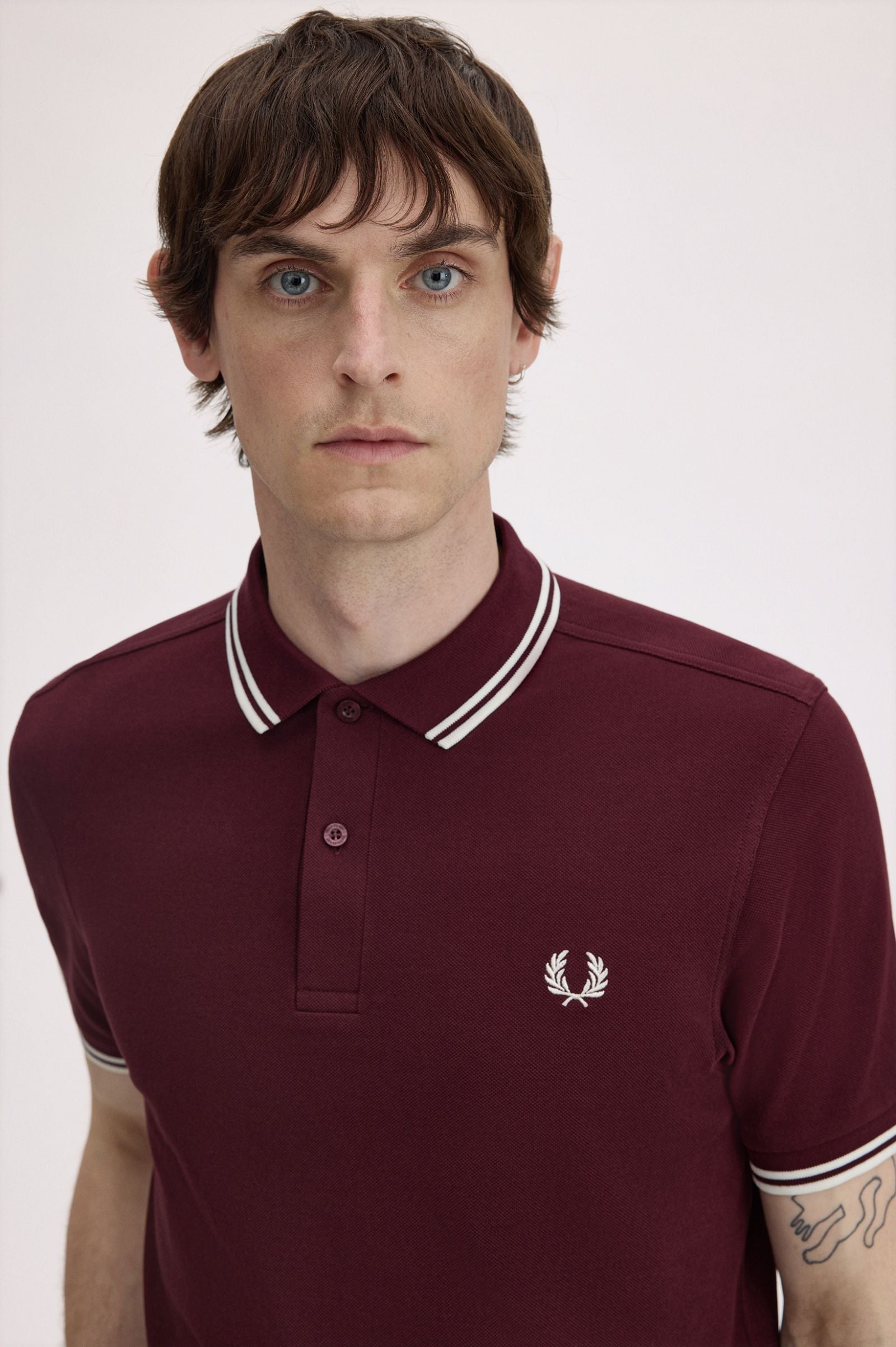 Polo de algodón doble banda granate Fred Perry