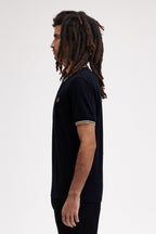 Polo de algodón doble banda negro dorado Fred Perry