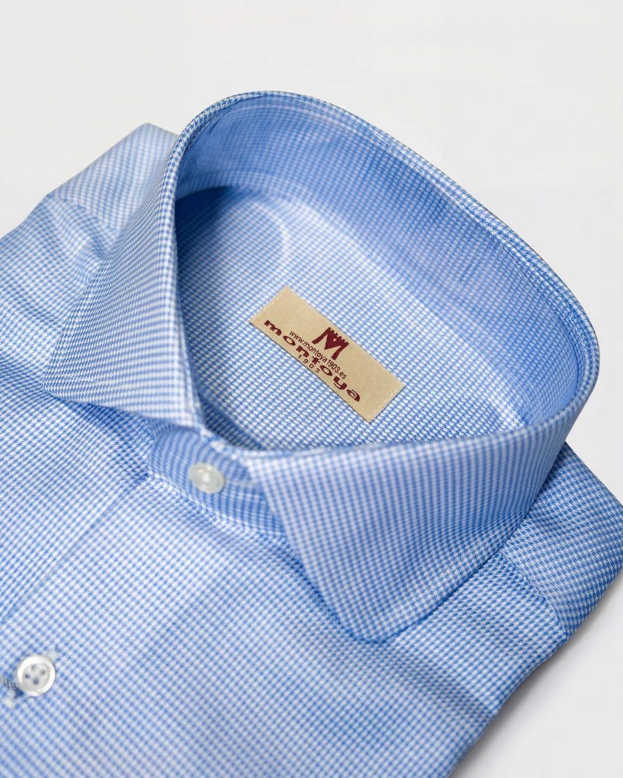 detalle cuello camisa cuadros azul claro algodón con etiqueta interior