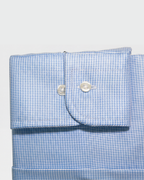 detalle puño camisa cuadros azul claro algodón acabado botones