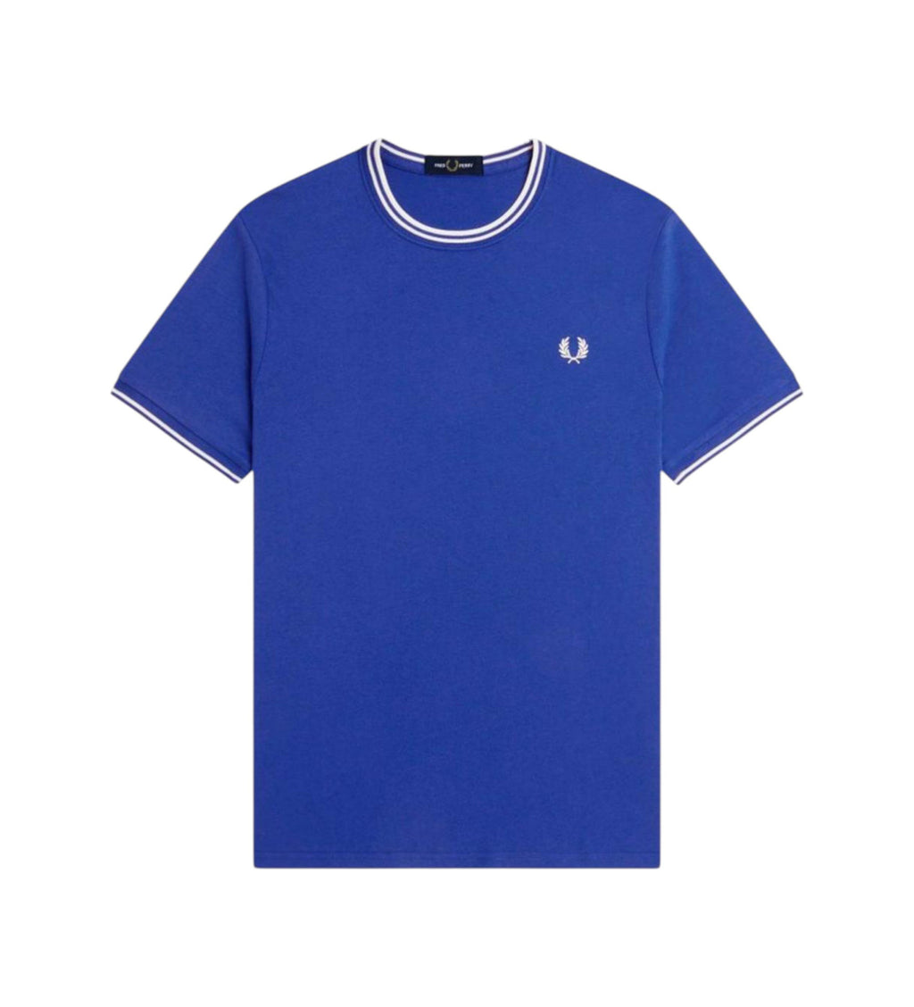 detalle ribete dos franjas camiseta fred perry azul cuello acabado premium