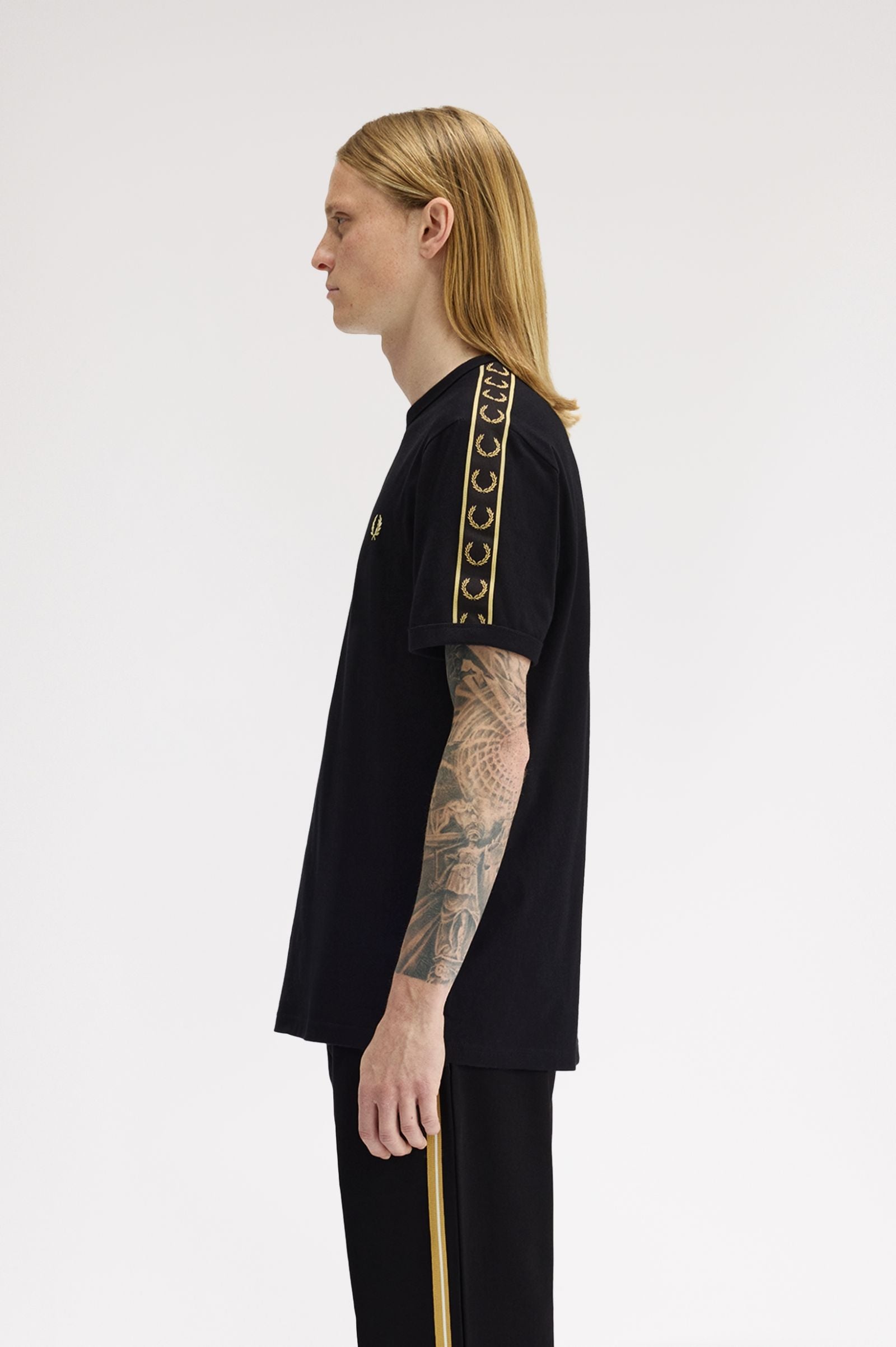 camiseta fred perry ringer vista lateral ajuste cómodo algodón