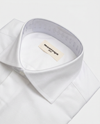 Camisa de algodón blanca lisa