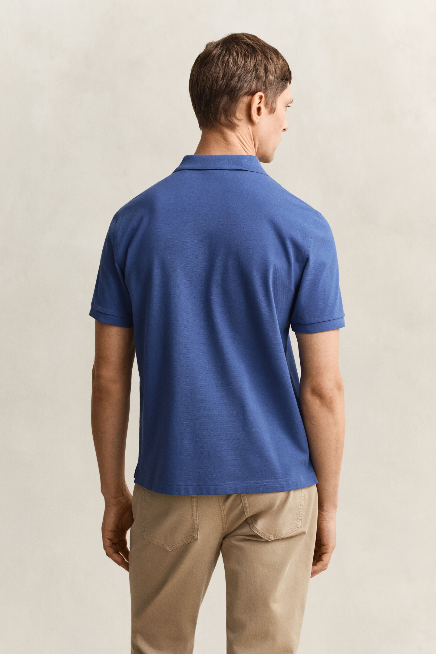 polo azul gant hombre vista trasera algodón corte cómodo