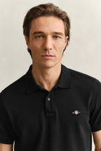 detalle frontal polo negro gant cuello botones acabado premium